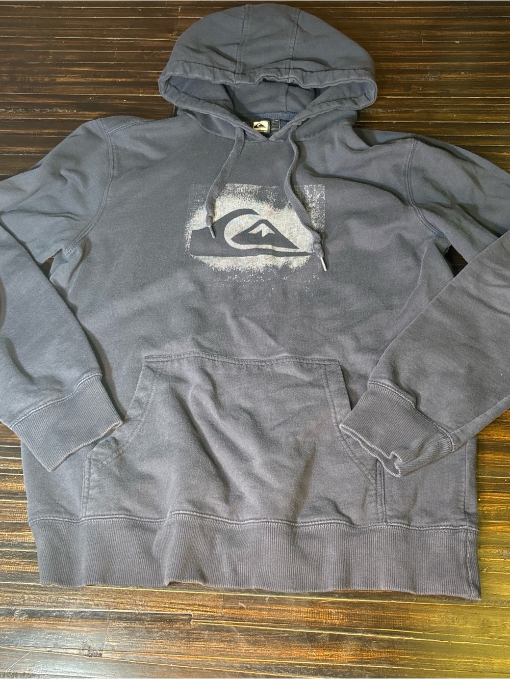 Vintage early 2000s Quiksilver Men's navy blue Pullover Hoodie Sweatshirt